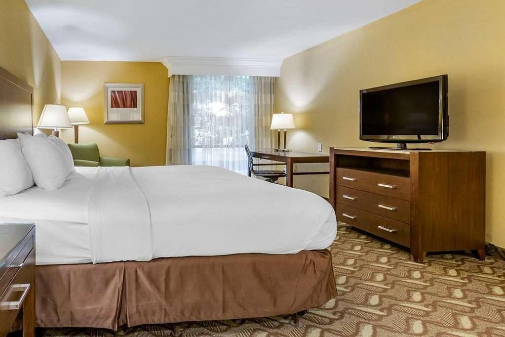 Clarion Inn & Suites, Розуел Екстериор снимка