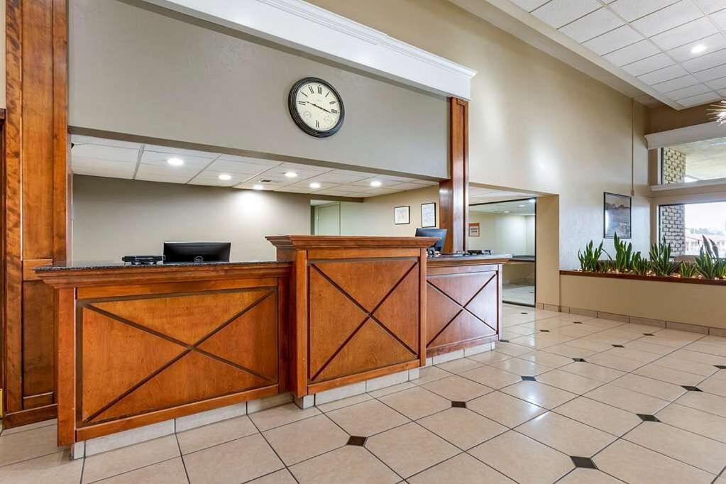 Clarion Inn & Suites, Розуел Екстериор снимка