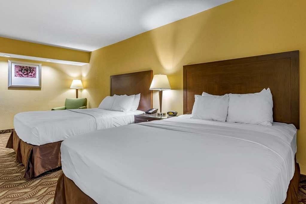 Clarion Inn & Suites, Розуел Екстериор снимка