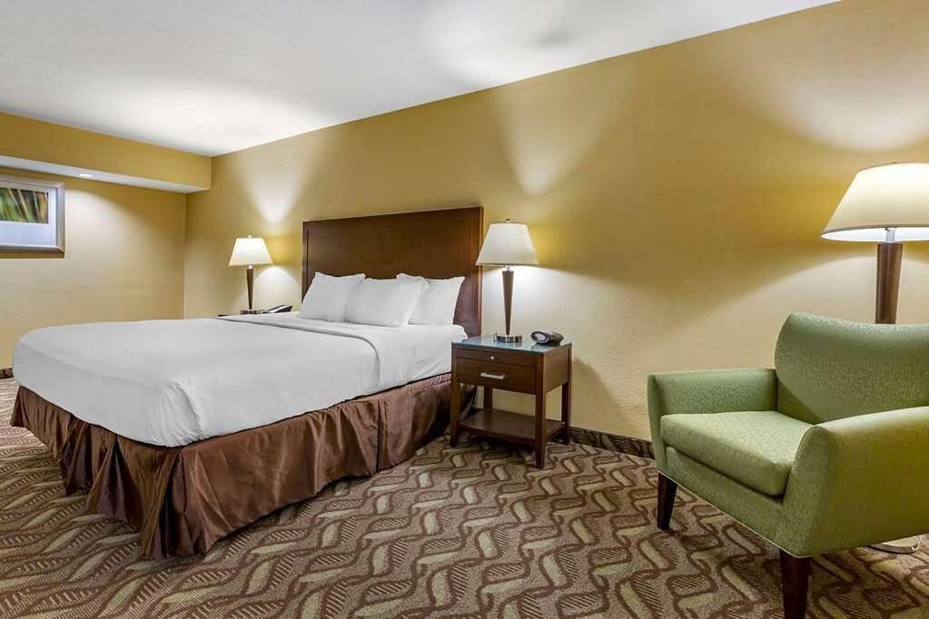 Clarion Inn & Suites, Розуел Екстериор снимка