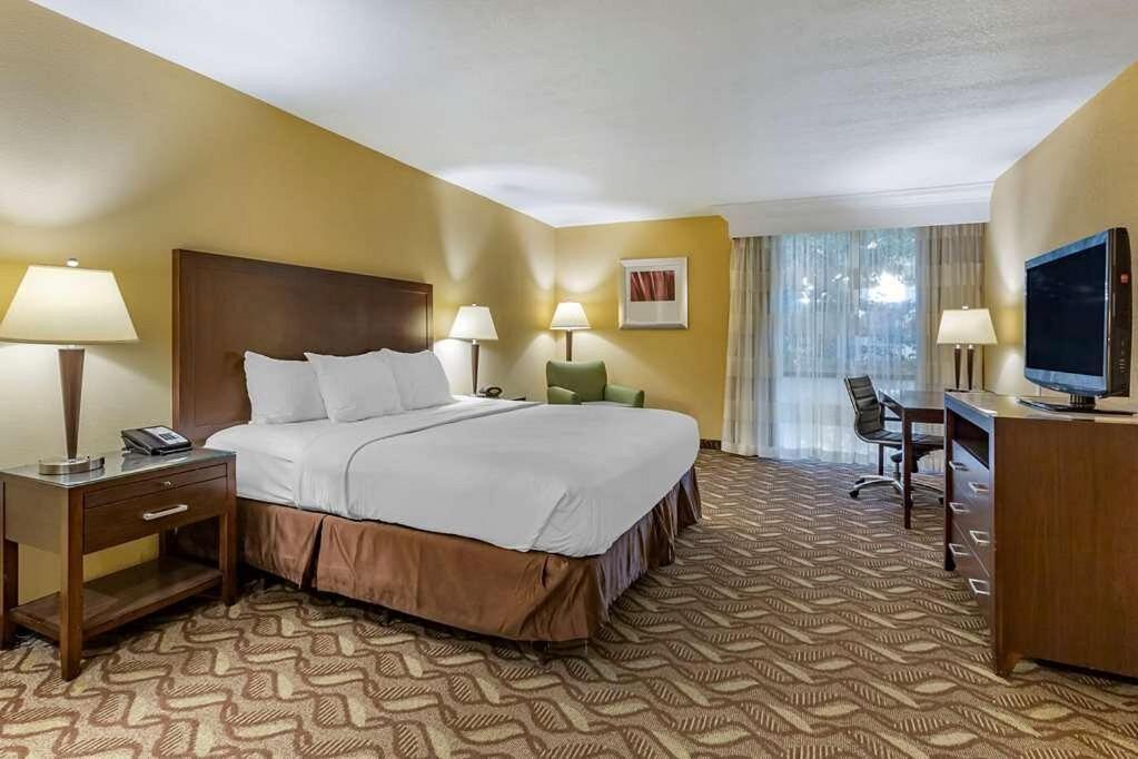 Clarion Inn & Suites, Розуел Екстериор снимка