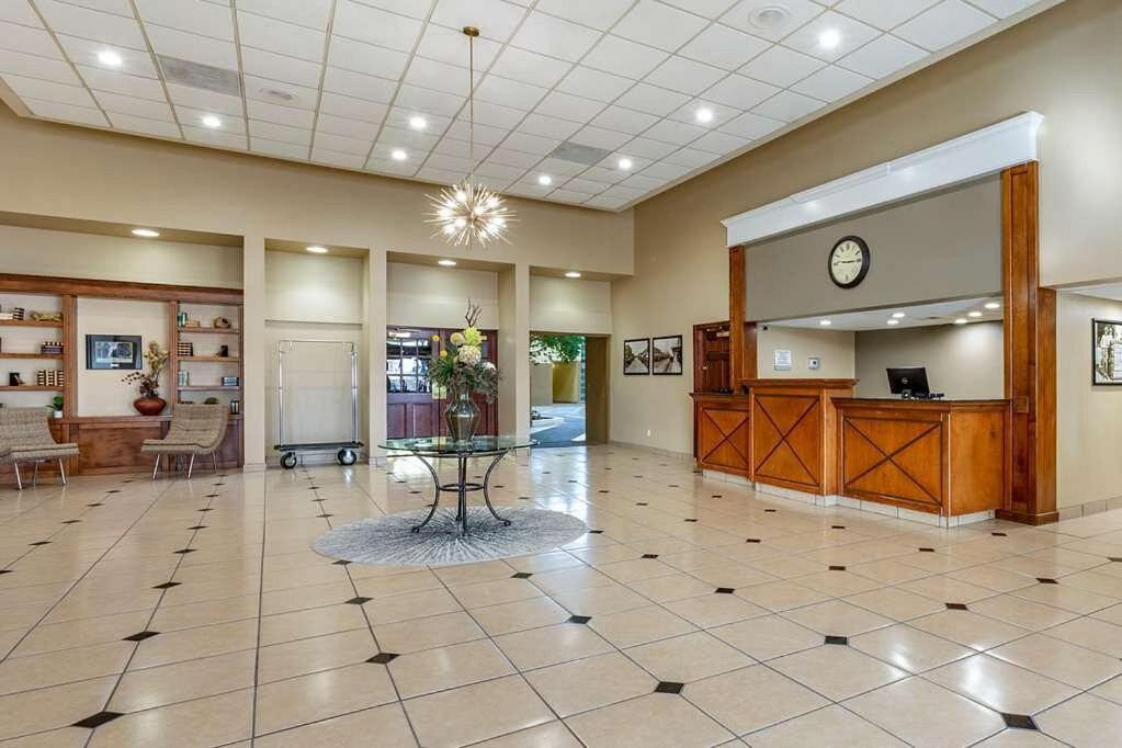 Clarion Inn & Suites, Розуел Екстериор снимка