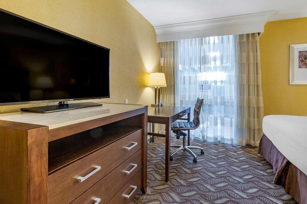 Clarion Inn & Suites, Розуел Екстериор снимка