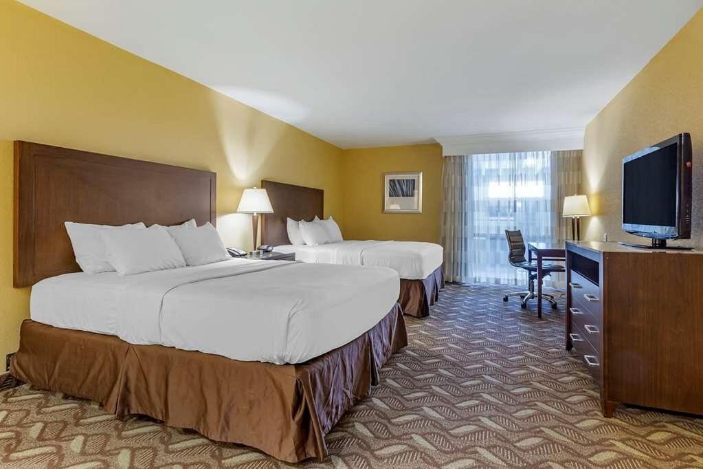 Clarion Inn & Suites, Розуел Екстериор снимка