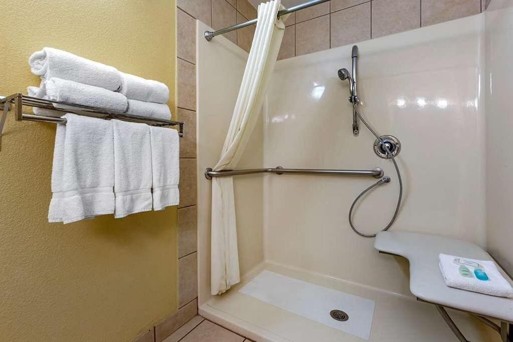 Clarion Inn & Suites, Розуел Екстериор снимка